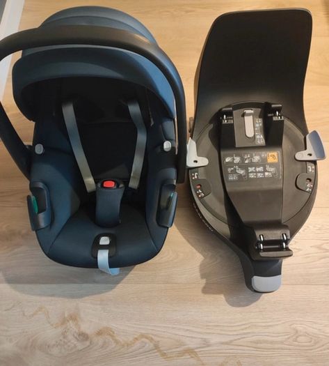 Maxi-cosi Pebble 360 car seat and isofix base / excellent condition