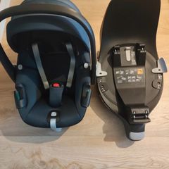 Maxi-cosi Pebble 360 car seat and isofix base / excellent condition