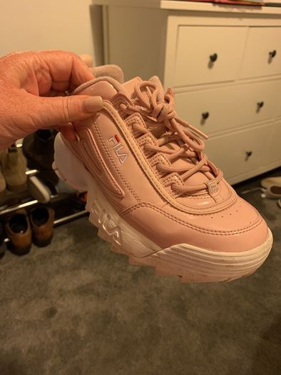Girls / womens pink filas