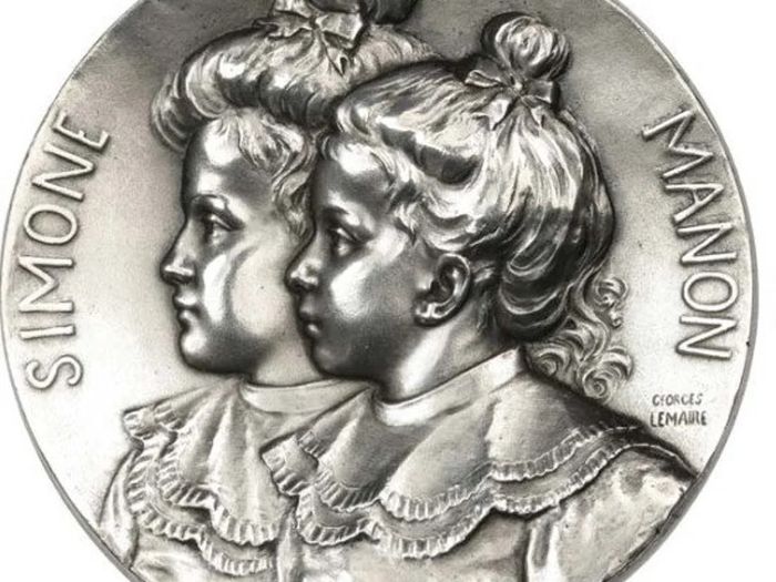 Medal Family, Children, Simone And Manon, Au