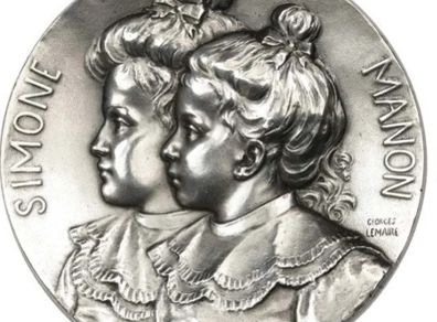 Medal Family, Children, Simone And Manon, Au