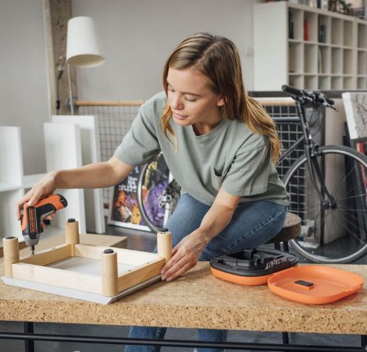 Black and Decker 3.6v Cordless Screwdriver + Bits + Case