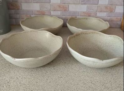 4 stoneware bowls