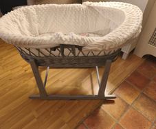 moses basket and stand