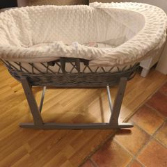 moses basket and stand