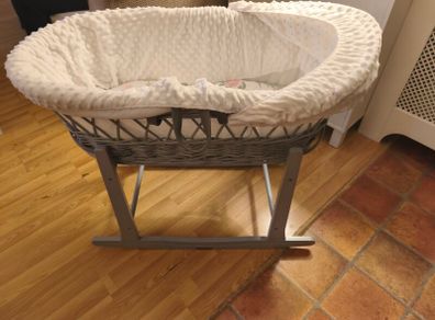 moses basket and stand