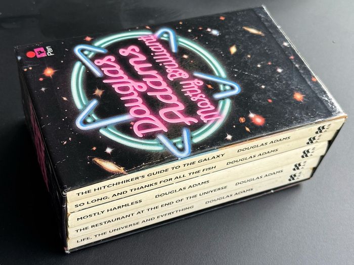 Douglas Adams Hitchhikers Guide to the Galaxy 5-Book Pan Box Set - Classic Edition