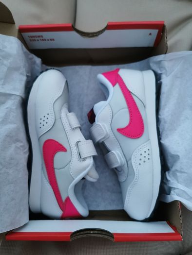 Girl's NIKE runners NEW size UK 9.5