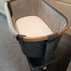 Maxi Cosi Iora next to me Crib/Cott