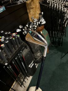Srixon zu85 2 iron