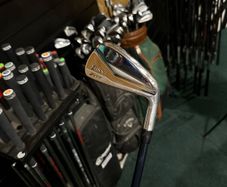 Srixon zu85 2 iron