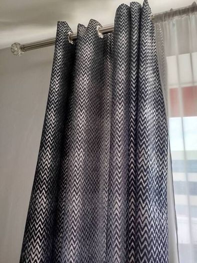 Lovely long curtains + 2 matching cushions
