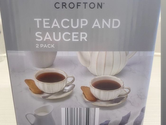 Crofton teapot and 4 matching teacups with saucers