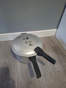 Aluminium pressure cooker  9liter
