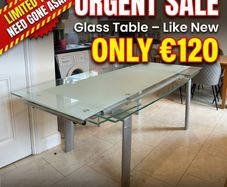 Extendable glass table