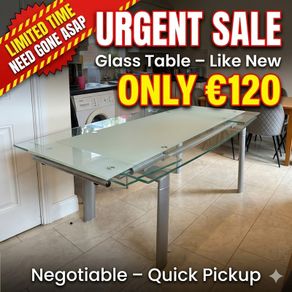 Extendable glass table