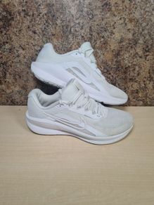 womens NIKE downshifter 13 trainers runners white Size UK 6 EU 40