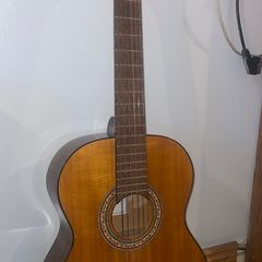 KC333 Acoustic guitar (classical)