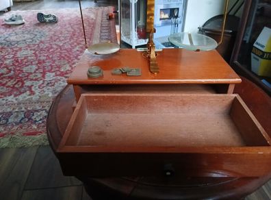 De Grave Short antique weights scales