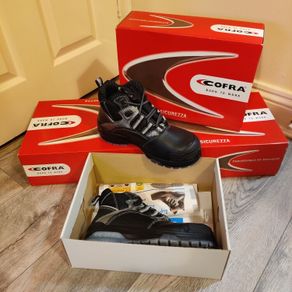 Safety Boots uk 5 new in the box, never used