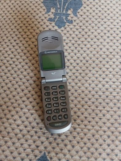 Motorola V3690