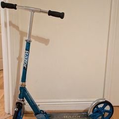 Razor A5 Lux Foldable Scooter
