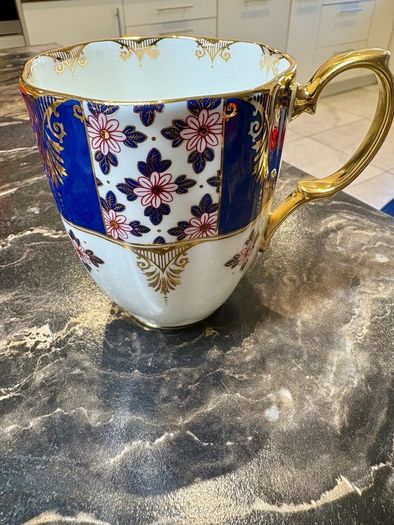 Royal Albert 100 Years Regency 1900 Mug