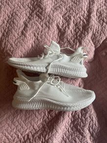 Brand new Ultra light white runners size UK8 EU42 Postage included
