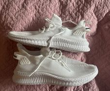 Brand new Ultra light white runners size UK8 EU42 Postage included