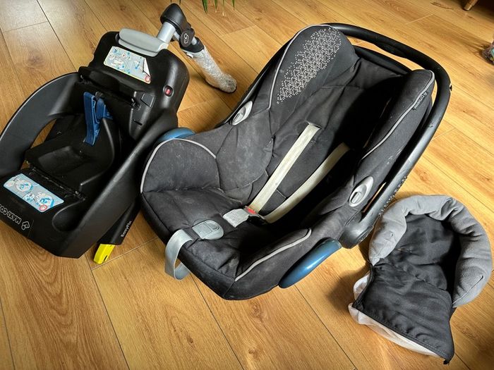 Car Seat + EasyFix ISOFIX Base
