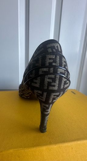 Fendi shoes - sz 39