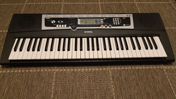 Yamaha portable piano keyboard YPT-210