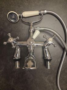 Traditional bath/shower mixer tap