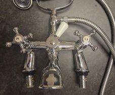 Traditional bath/shower mixer tap