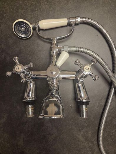 Traditional bath/shower mixer tap
