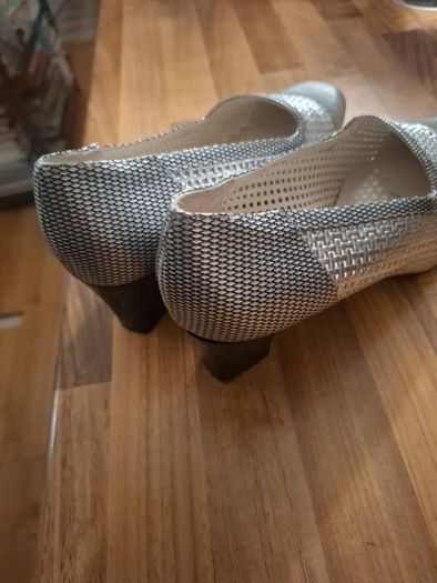 Silver low heeled pumps