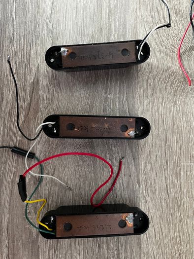 Assortment of Fender Stratocaster pickups - Duncan + G&L