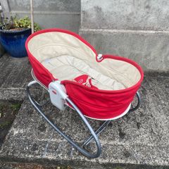 Vibrating, swinging Moses basket
