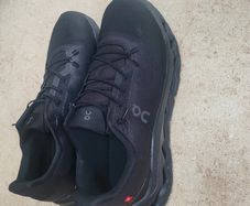 on cloud cloudtilt brand new in box size 9.5