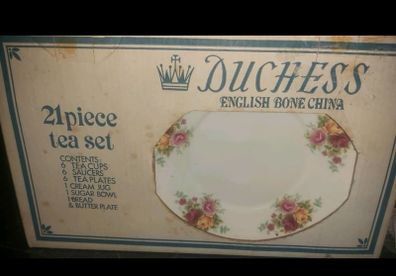 Duchess Roses teaset new in box