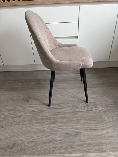 Round 100cm kitchen dining table with four chairs
