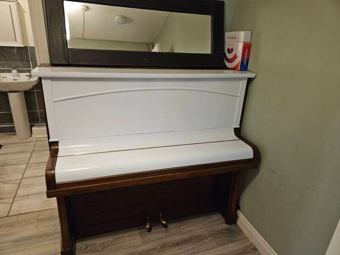 upright piano