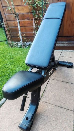 Pro weight bench