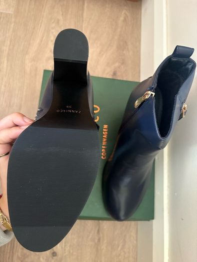 Woman's boots