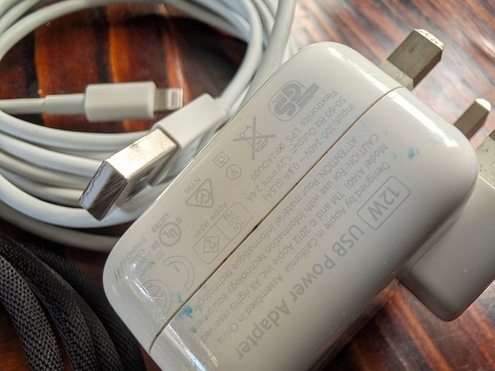 genuine 12W apple charger with 2 lighting Port cables