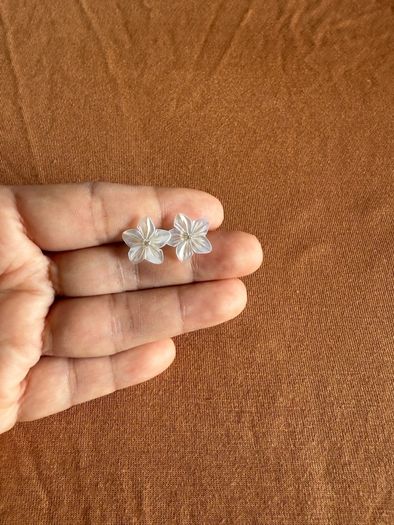 Mother of Pearl snd Natural Diamond Earring