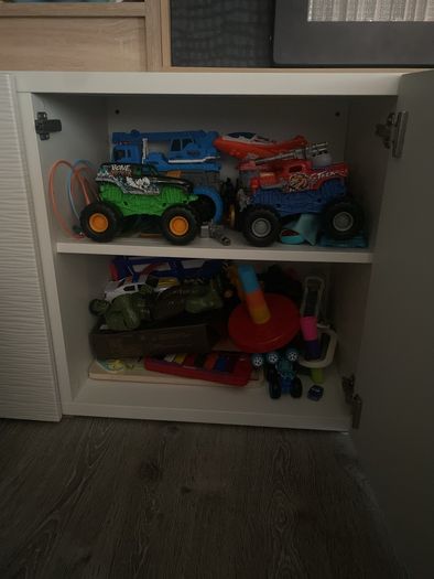 cabinet in good condition