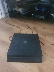 PS4 Pro 1TB + Logitech G29 Racing Wheel, Stand & Games