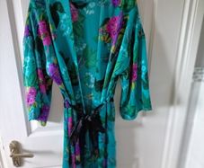 Floral satin robe size XS 6/8