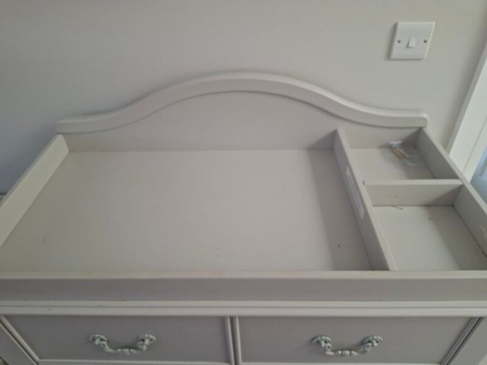 baby changing unit with storage